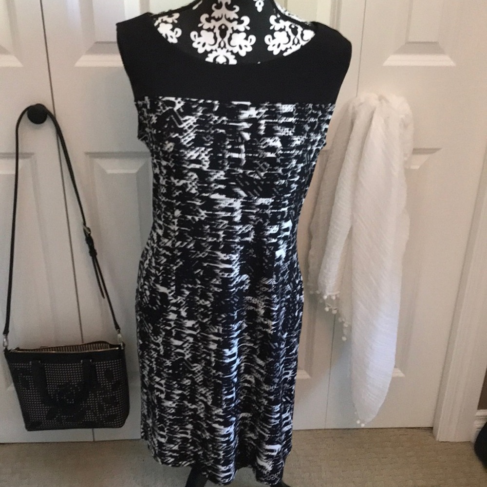 Banana Republic Black and White Women's Dress, Size M